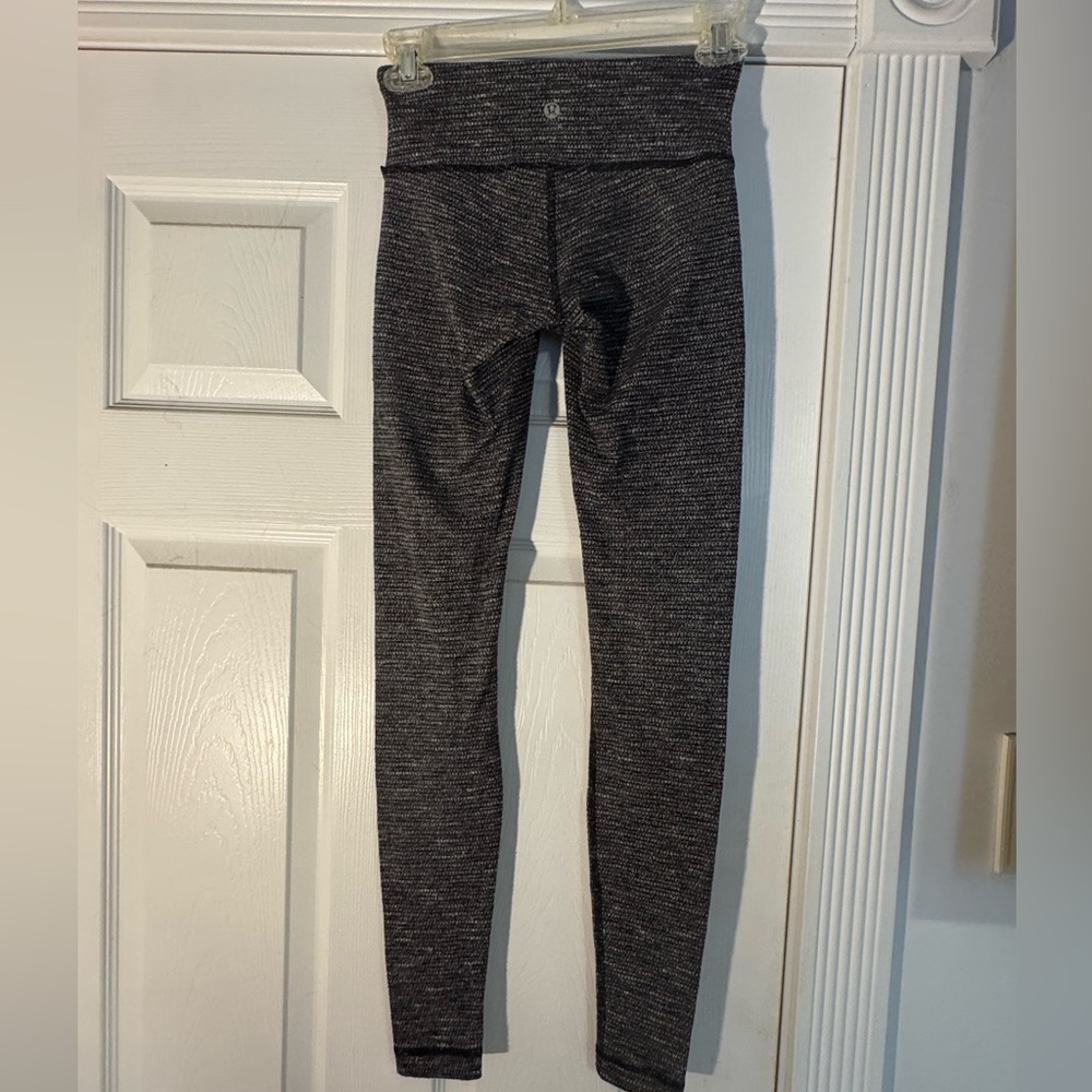 Lululemon Athletica Grey and Black Leggings size 0